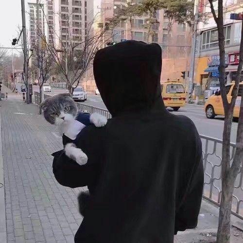 有哪些男士的背影图片可以当头像的黑色的,冷酷的那种