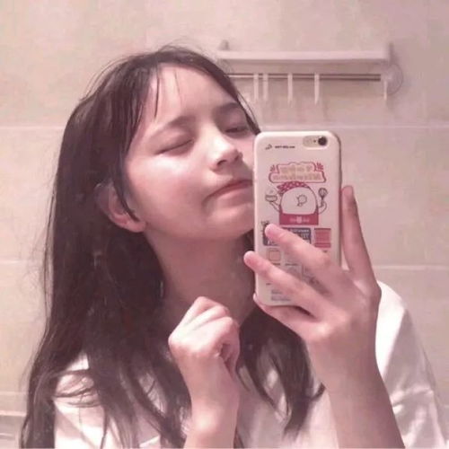 女生头像在大环境里逃避现实,小环境里钻牛角尖