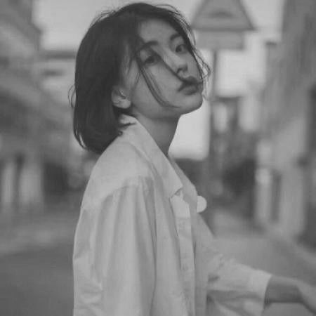 微信黑白女生颓废伤感头像,浪漫和极端都还给你