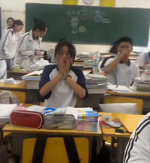 江西00后美女老师首次去上课,靠颜值就征服全班,我的白月光