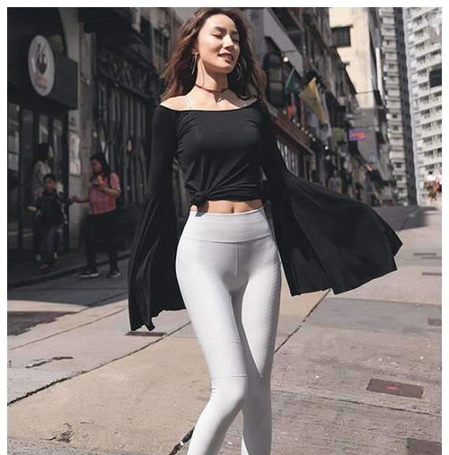 街拍性感的打底裤美女,时尚有个性,展现独特的气质