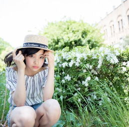 日本12岁即出道的美女模特引发争议,过于成人化裙子短到极限