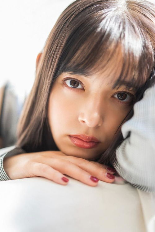 日本气质美女矢作穂香,精致长相仿佛真人洋娃娃,甜美笑容超迷人