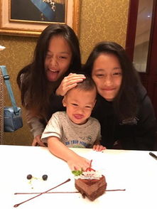 小女孩长大了...徐若瑄继女超仙美炸天姊妹丼李云峰太幸福...网狂喊岳父