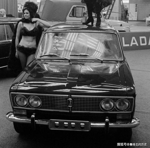 1973年美国纽约汽车展览会展示的苏联汽车香车加美女