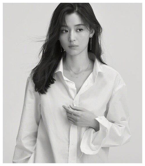 韩国气质美女明星全智贤黑白时尚写真美图