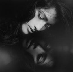 摄人心魄的黑白女性人像摄影欣赏