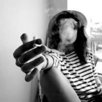非主流女生吸烟女头像有没
