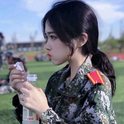女生头像霸气侧脸不由得为约会的打扮而烦恼