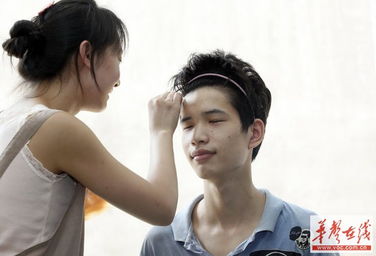 男子瞬间变美女广东仿真人皮制作过程全揭秘