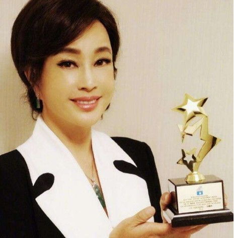 65岁刘晓庆8年后扮演同一角色,少女感依旧,不老女神靠这保青春