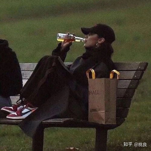 孤傲的女生侧颜头像