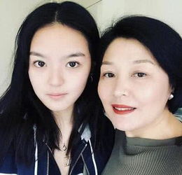 李咏17岁女儿近照曝光,清丽脱俗气质超群,哈文引以为豪