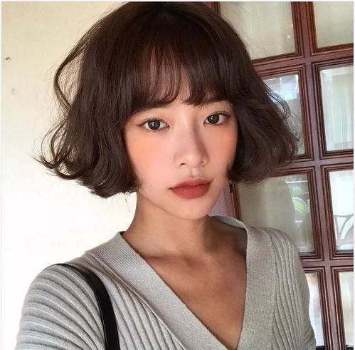 圆脸方脸的女生,应该如何快速提升自己的气质