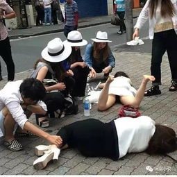 岛国男女醉倒街头只剩底裤,那画面太美我不敢看啊