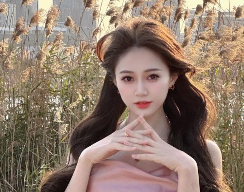 薛之谦现场夸长得漂亮的女生,竟是美女,应接不暇的女主