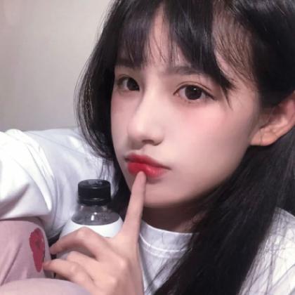 带机车头盔女生头像,送给机车女生使用吧