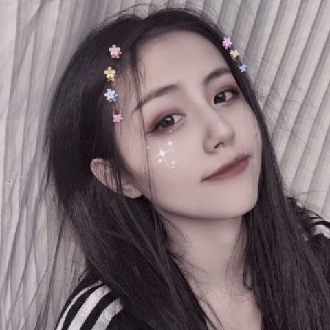 网易云热评女生头像你是我的不知所措,我是你的无关痛痒