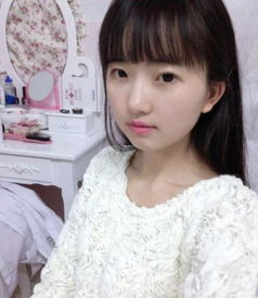 天山童姥爆红网络身材太性感童颜美女