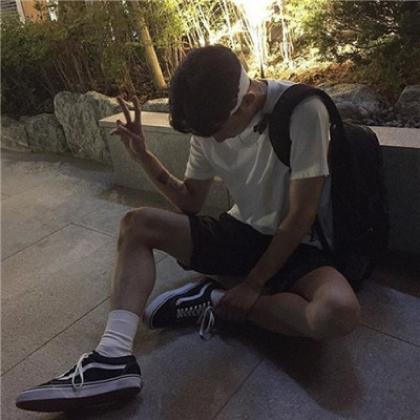 个性男生抽烟头像欧美,分享的就是这个拽范儿