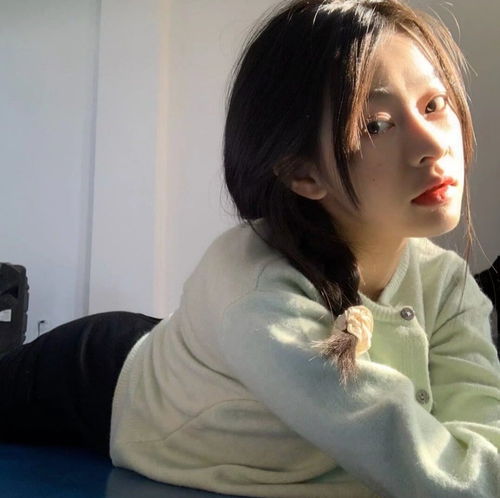 女生20多岁头像高清张某