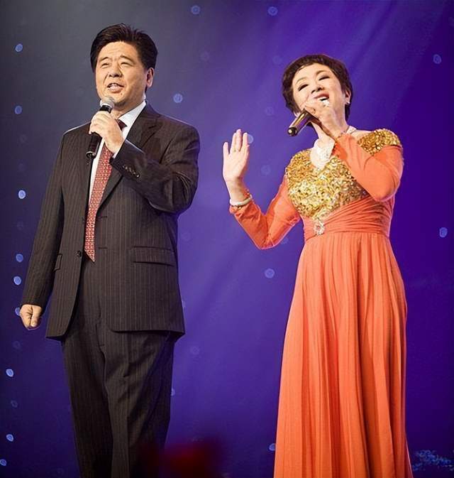 突发歌唱家谢莉斯不幸去世,生前与病魔抗争25年,经历丧女之痛