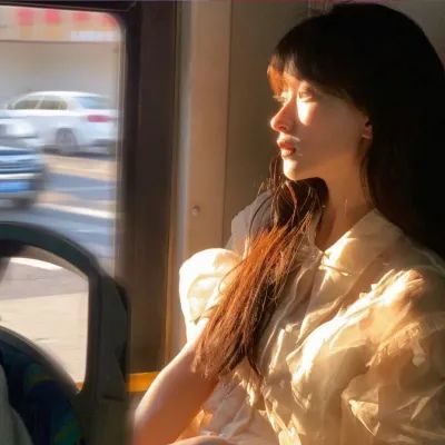 女生头像希望熬过一切,星光璀璨,可爱真人女头