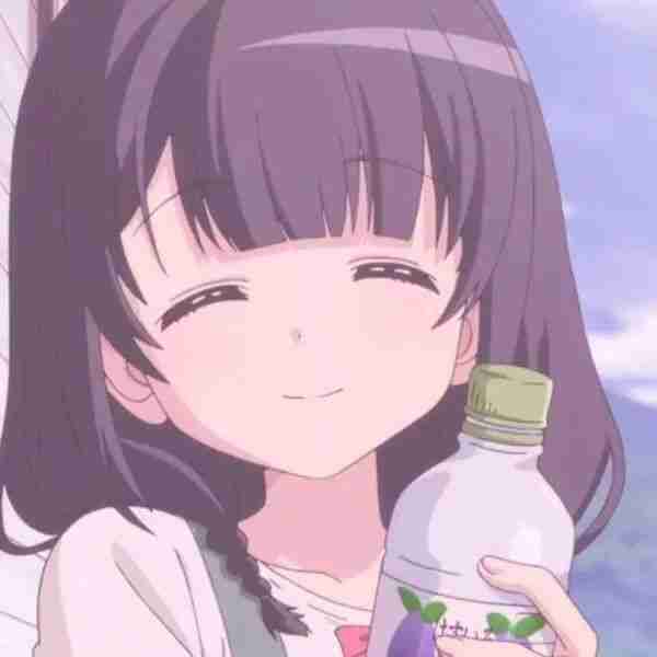紫头发紫眼睛动漫少女拿着白色瓶子,瓶口是绿色的是哪个动漫