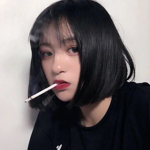 超拽女头像霸气抽烟女生头像