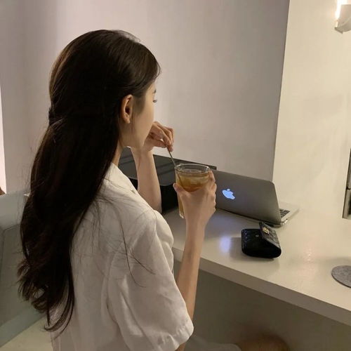 清新女生头像背影头像你是我一纸揉皱的理想