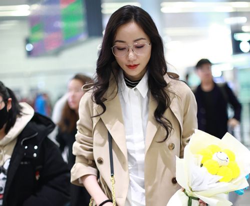 韩雪真有气质,白衬衫也有女人味,日常穿搭更显身材