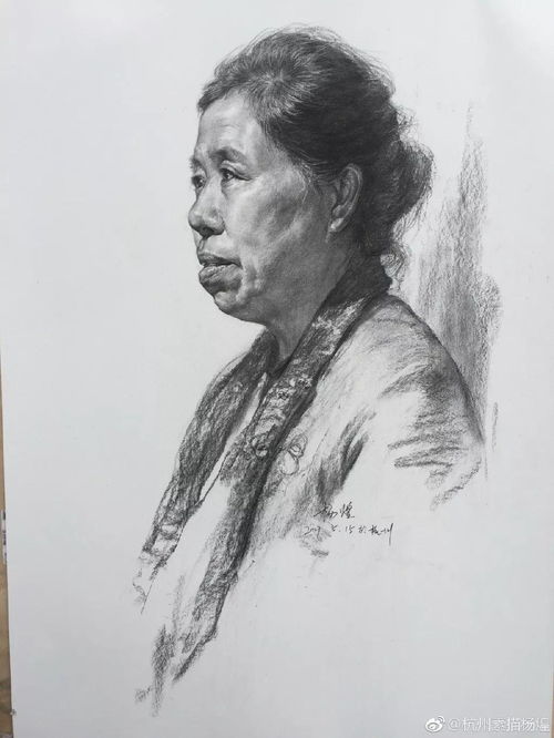 他画的美女素描,360无死角的美,太精致了