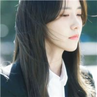 爱自拍的女生都比较自信,同一个人的一套照片女
