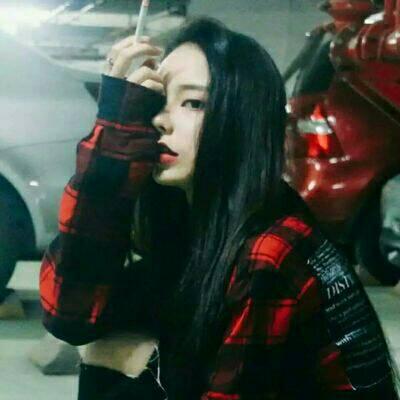 超拽霸气的抽烟女生qq头像伤感没名没份的醋吃着最酸