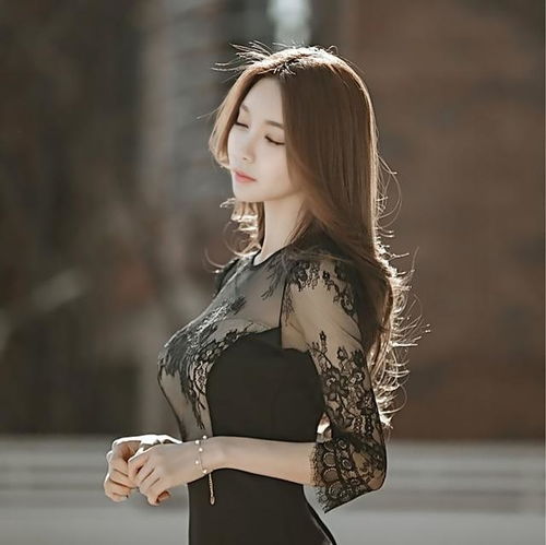 气质美女,黑色镂空连衣裙穿搭,穿出高级感