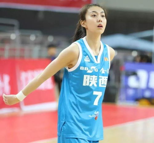 明明可以靠脸吃饭,却偏偏靠篮球被打爆我也心甘情愿