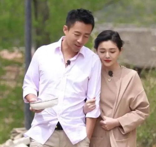 网友爆料医院偶遇汪小菲,睡觉被打去验伤,身旁还有睡衣女子相随