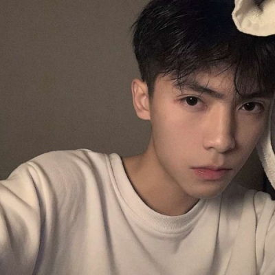 qq高冷霸气超拽头像女