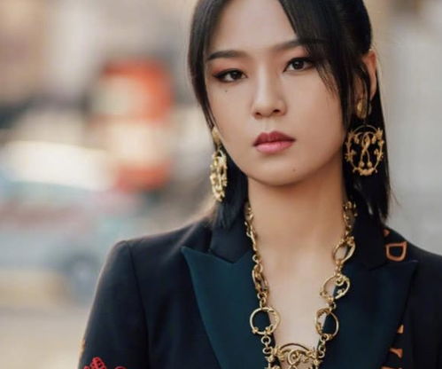 曾经的假小子散发成熟女人味,歌曲再次走红网络,成功翻红