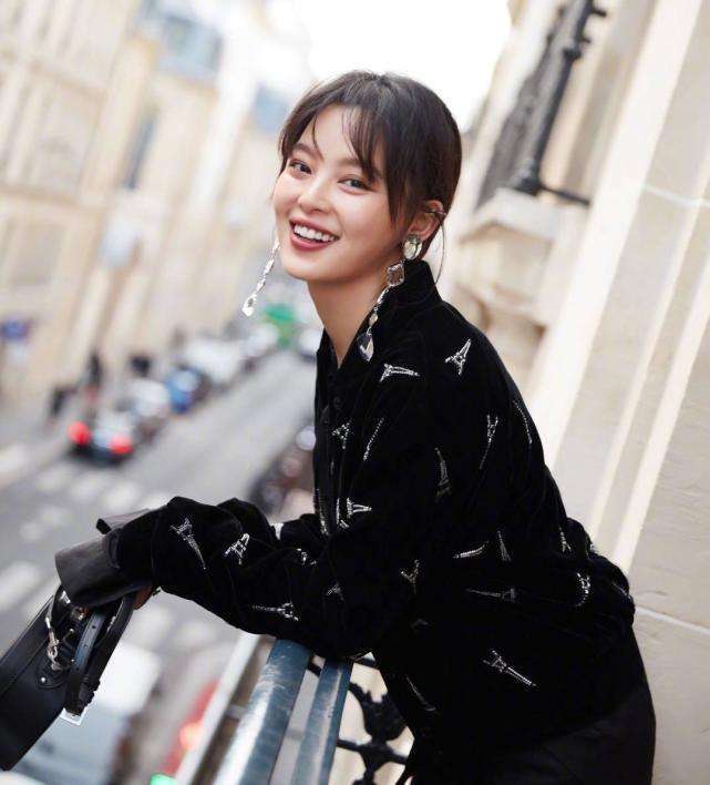 除了林依晨和吴昕,辛芷蕾戴耳环也很好看呢