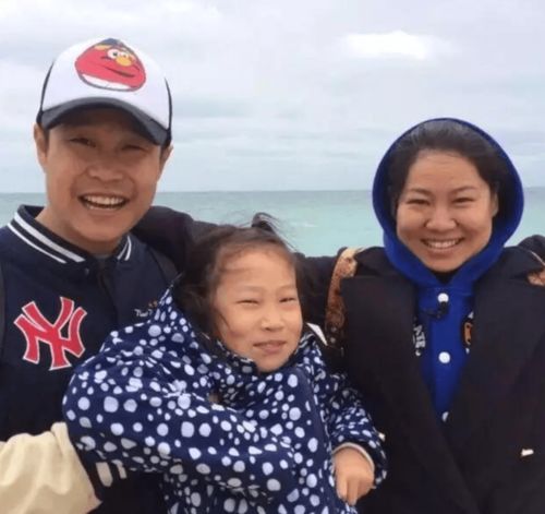 小沈阳女儿也向往女团戴3750元爱马仕在厕所跳舞,豪宅曝光