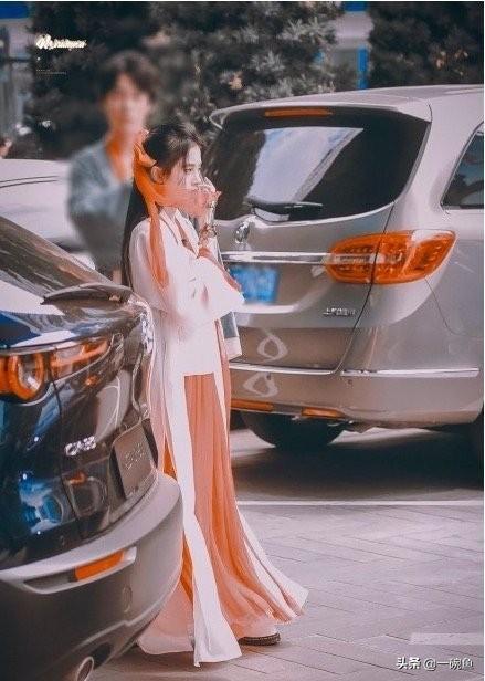 鞠婧祎cos朱茵紫霞仙子造型背影仙气飘飘充满故事感