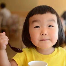 视界日本四岁小女孩凭借她的丑萌火遍全世界,你就是我想要的傻丫头