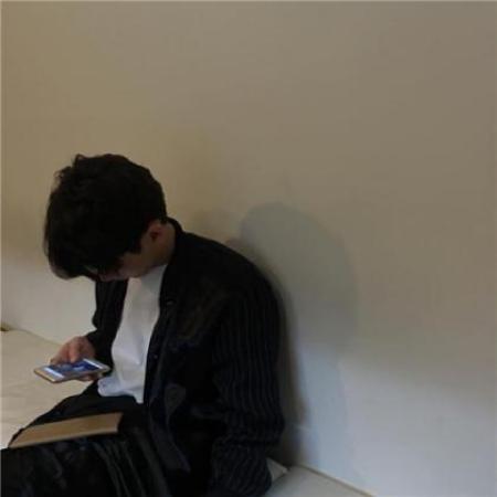 男生头像孤独
