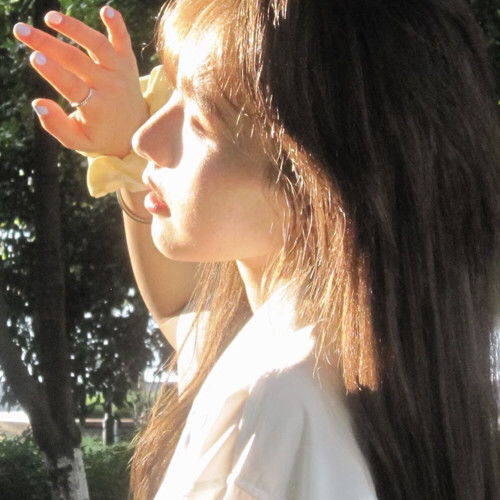 女头他一眨眼,温顺的小鹿有跳动一下,遥远的星星有闪烁一下