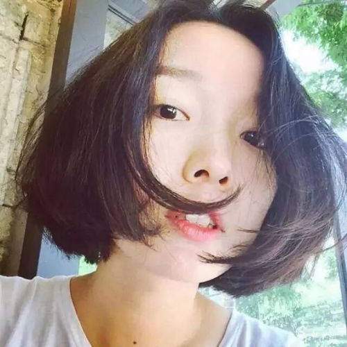 新年临近,快跟上潮流换个发型美一把吧