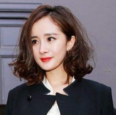 5位女星的短发造型,热巴假小子,杨幂女强人,而她却非常霸气