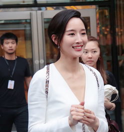 演艺圈女学霸张钧甯穿白色连衣裙,清纯宜人,网友看上去很舒服很有气质呢