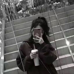 女生高冷黑白孤独头像qq头像