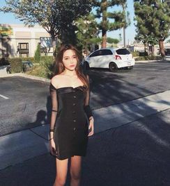 街拍美女,高挑苗条动人,身材有型成熟魅力自信大方时尚